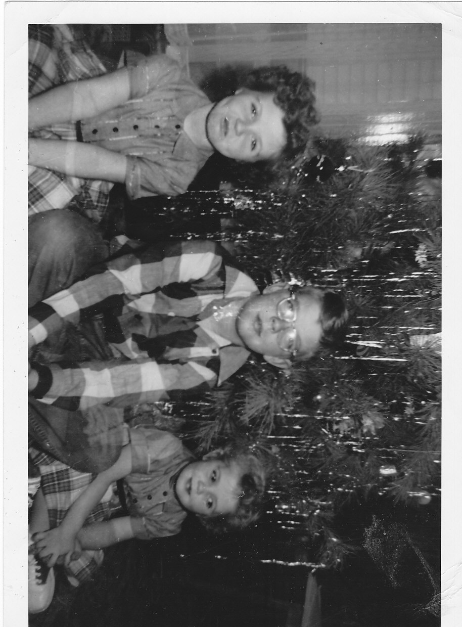   Sorry, image danna-ron-and-marlene-mcfate-at-christmas.jpg could not be found!