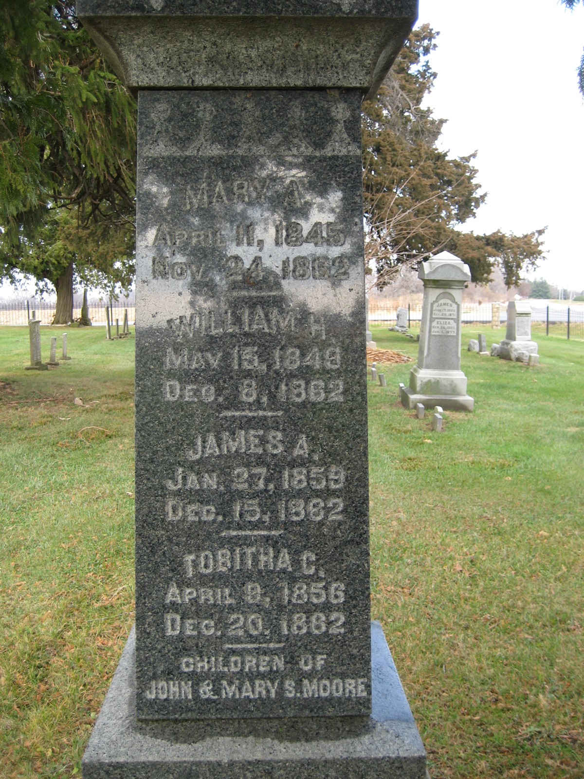   Sorry, image john-and-mary-moore-children.jpg could not be found!