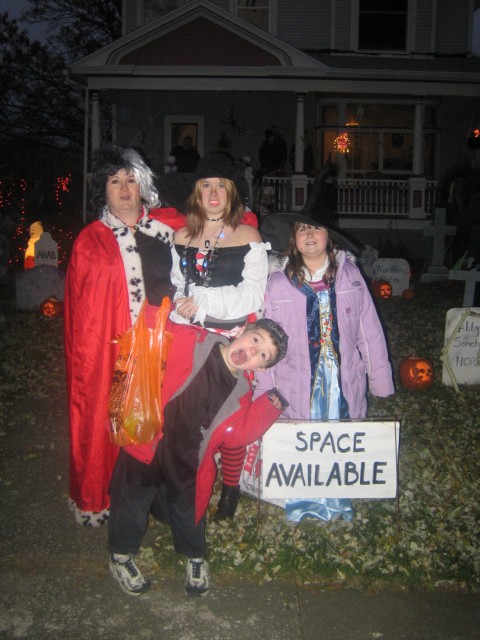   Sorry, image mark-mcfate-family-halloween-october-2006.jpg could not be found!