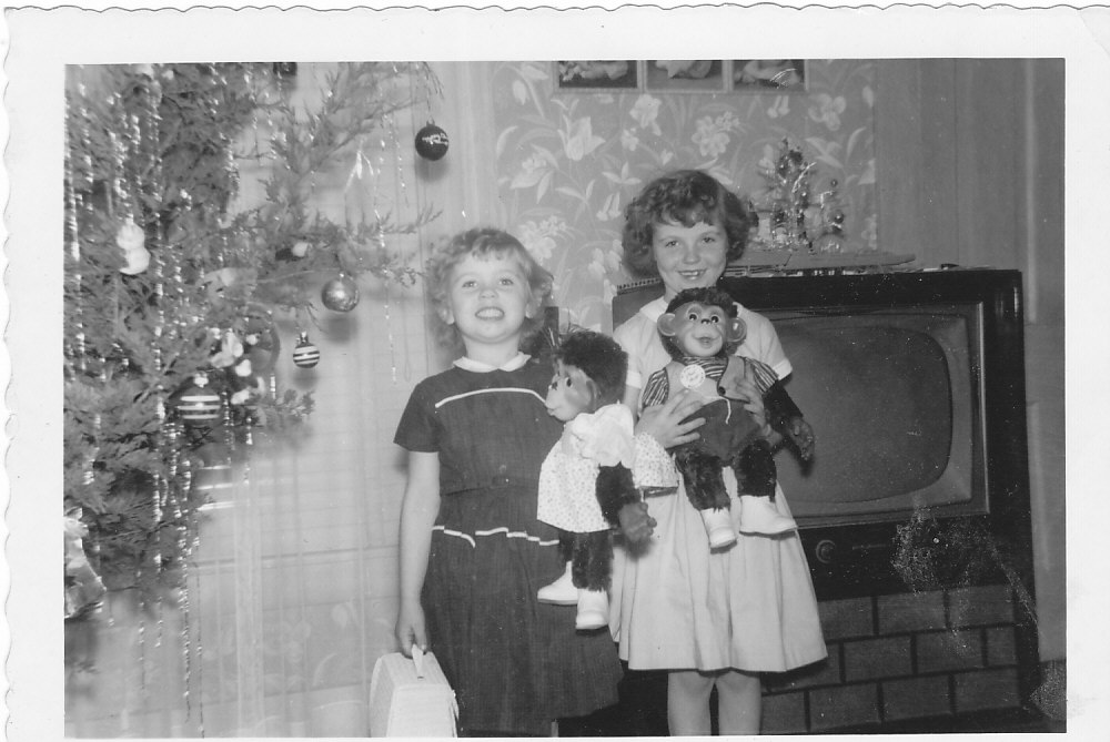   Sorry, image marlene-and-danna-mcfate-with-monkees.jpg could not be found!