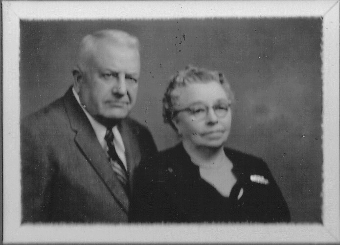   Sorry, image tom-mikkelson-and-wife-rachel-tvedt-mikkelson.jpg could not be found!